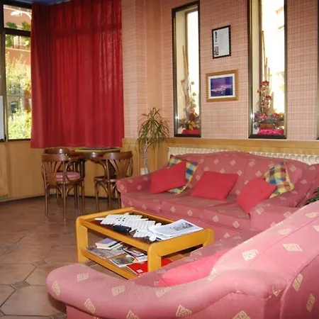 A Nieu Hotel *