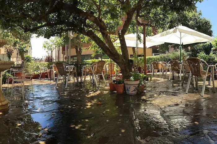 亚尼乌酒店 * 哈卡