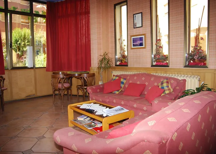 亚尼乌酒店 酒店 *