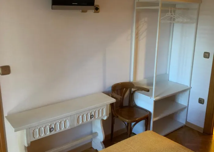 酒店 亚尼乌酒店 *